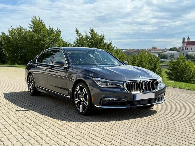 Begagnad BMW 750L 450 HK (330 kW) 2017 Grå Sedan