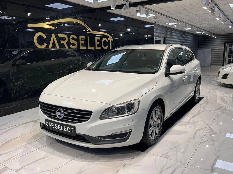 Begagnad Volvo V60 Momentum 166 HK (122 kW) 2014 Vit Kombi