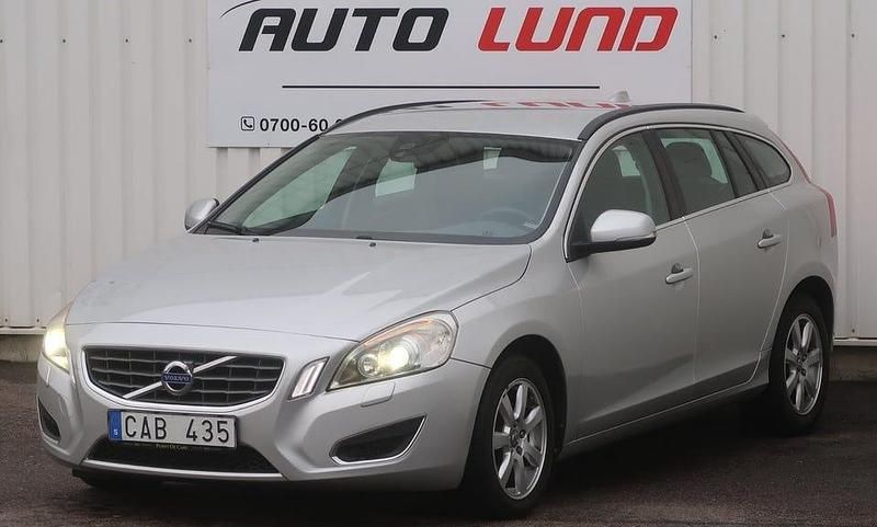 Gråmetallic Begagnad 2011 Volvo V60 Kombi | 109 900 kr (Bra pris) - Bild 1/4
