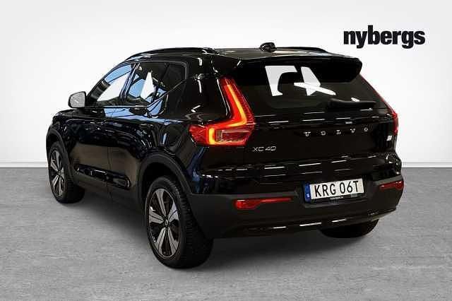 Begagnad Volvo XC40 Core 175 kW (238 HK) 2023 Svart SUV