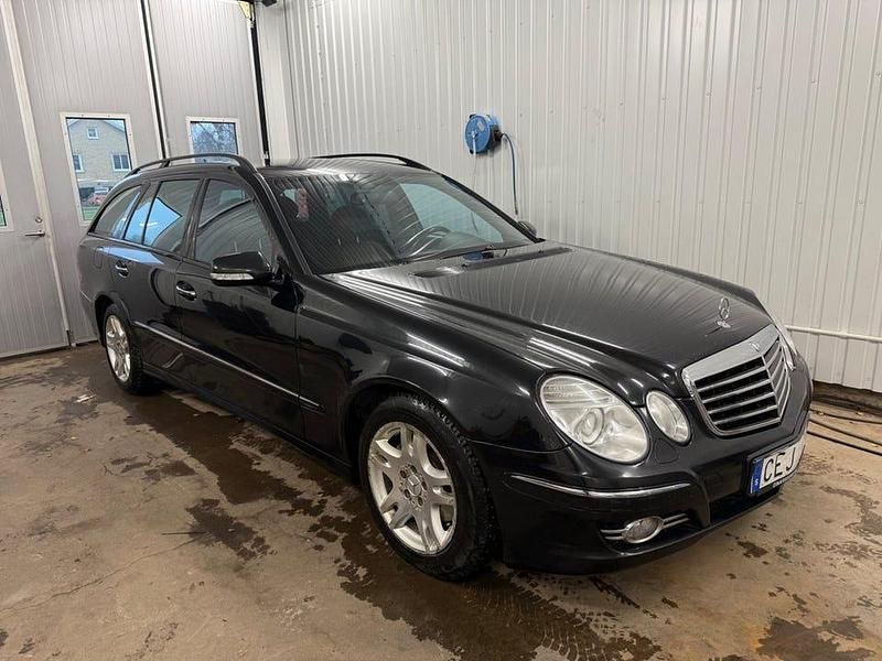 Svart Begagnad 2006 Mercedes E320 Avantgarde Kombi | 58 000 kr (Marknadspris) - Bild 1/4
