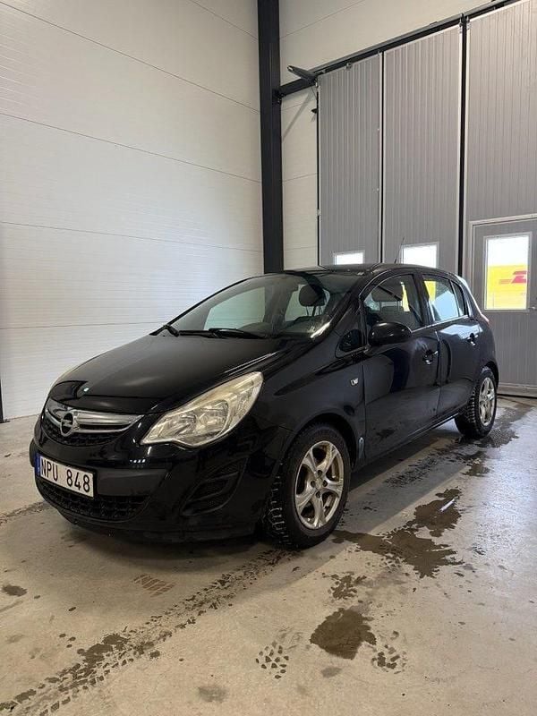 Begagnad Opel Corsa Enjoy 86 HK (63 kW) 2011 Svart Halvkombi
