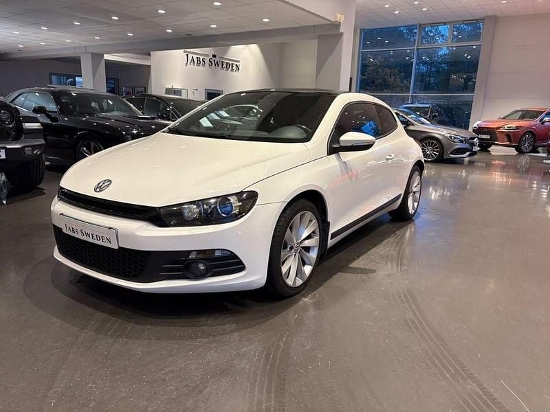 Vit Begagnad 2010 VW Scirocco Sportkupé | 89 900 kr (Marknadspris) - Bild 1/4