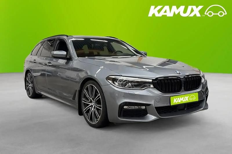 Blå Begagnad 2017 BMW 530 M Sport Kombi | 319 800 kr (Marknadspris) - Bild 1/4