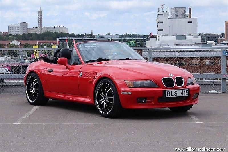 Röd samma som bilen Begagnad 1997 BMW Z3 Cab | 83 900 kr (Superpris) - Bild 1/4