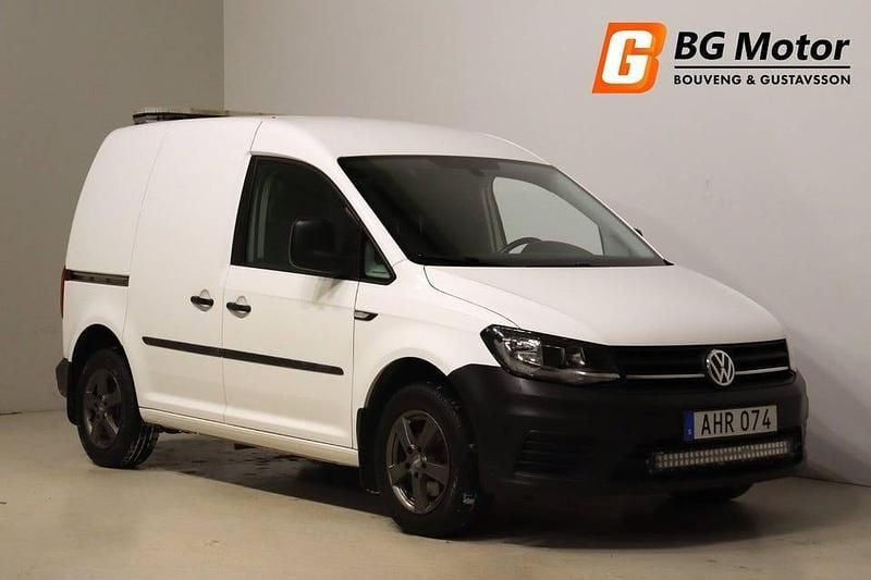 Vit Begagnad 2018 VW Caddy Minibuss | 134 900 kr (Marknadspris) - Bild 1/4