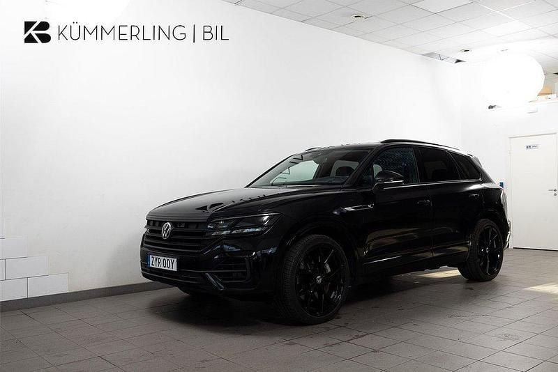 Svart Begagnad 2023 VW Touareg R SUV | 849 900 kr (Dyr) - Bild 1/4