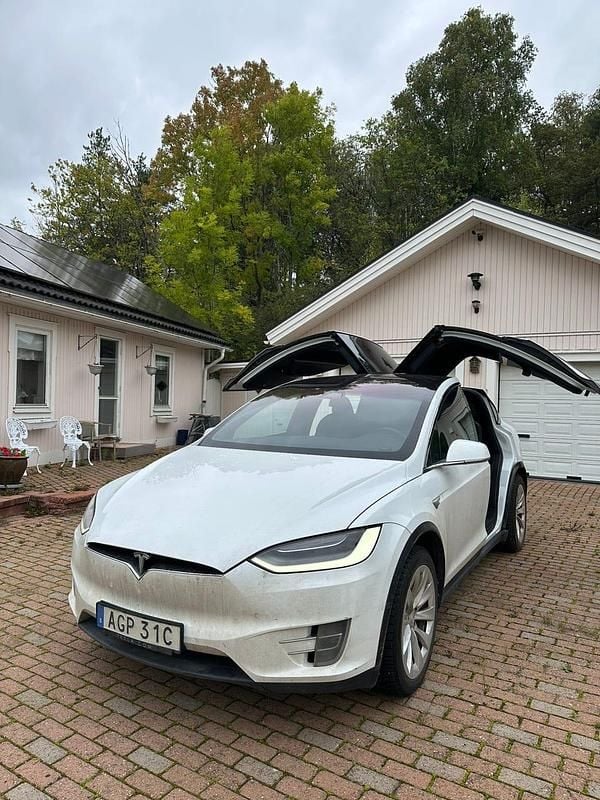 Begagnad 2021 Tesla Model X SUV | 460 000 kr (Marknadspris) - Bild 1/4