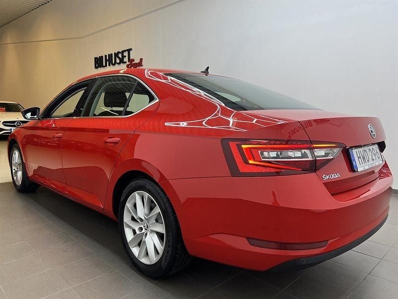 Begagnad Skoda Superb Style 150 HK (110 kW) 2016 Röd Halvkombi