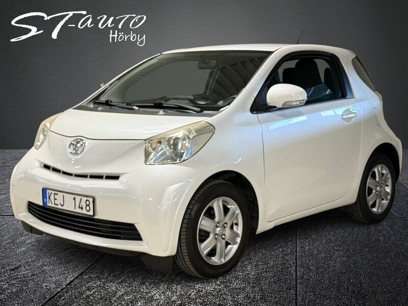 Vit Begagnad 2009 Toyota iQ Halvkombi | 69 900 kr (Lite dyr) - Bild 1/4