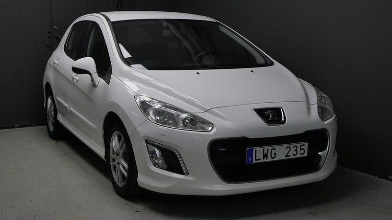 Vit Begagnad 2011 Peugeot 308 Halvkombi | 49 900 kr (Marknadspris) - Bild 1/4