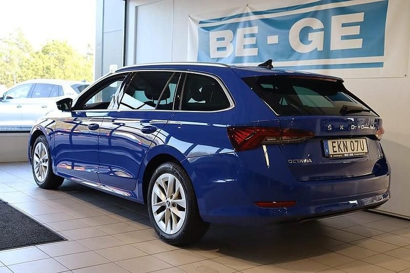 Begagnad Skoda Octavia 112 HK (82 kW) 2023 Blå Kombi