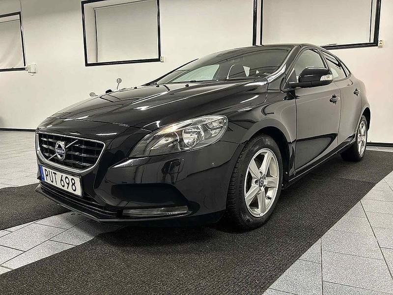 Svart Begagnad 2016 Volvo V40 Kinetic Halvkombi | 114 500 kr (Bra pris) - Bild 1/4