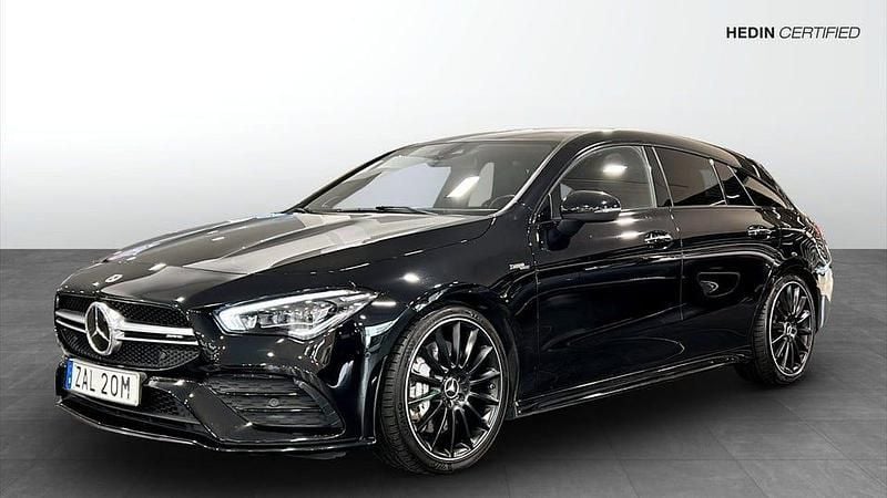 Svart (black) Begagnad 2021 Mercedes CLA35 AMG Shooting Brake AMG Kombi | 419 900 kr - Bild 1/4