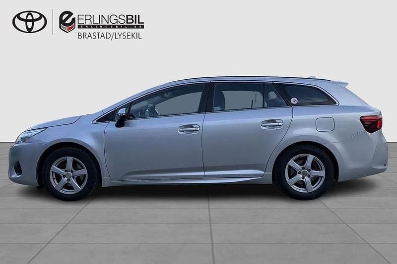 Begagnad Toyota Avensis Active 147 HK (108 kW) 2016 Silver Kombi