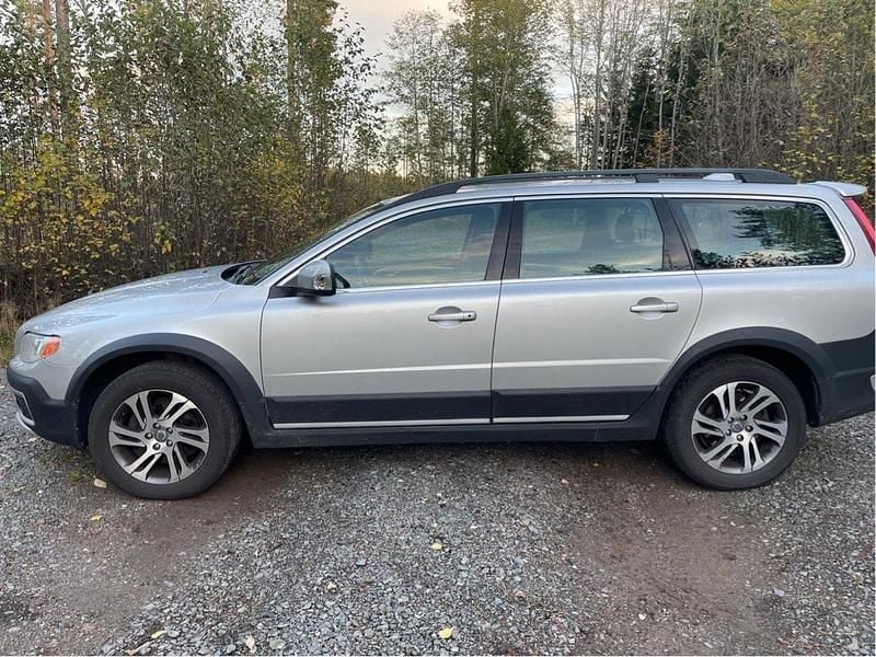 Grå Begagnad 2013 Volvo XC70 Momentum SUV | 130 000 kr (Bra pris) - Bild 1/4