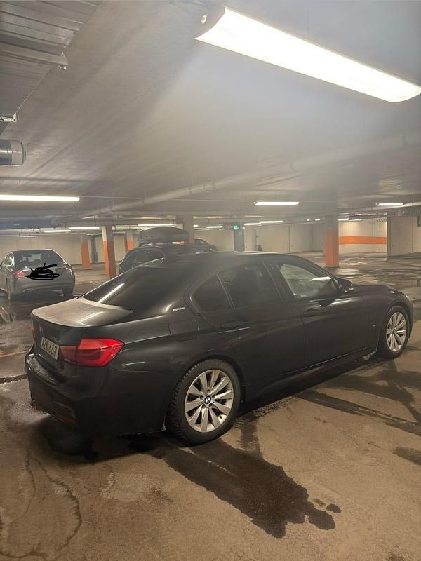 Begagnad BMW 330 252 HK (185 kW) 2018 Svart Sedan