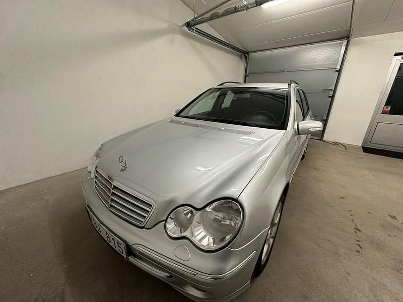 Silver Begagnad 2006 Mercedes C230 Elegance Kombi | 30 000 kr (Marknadspris) - Bild 1/4