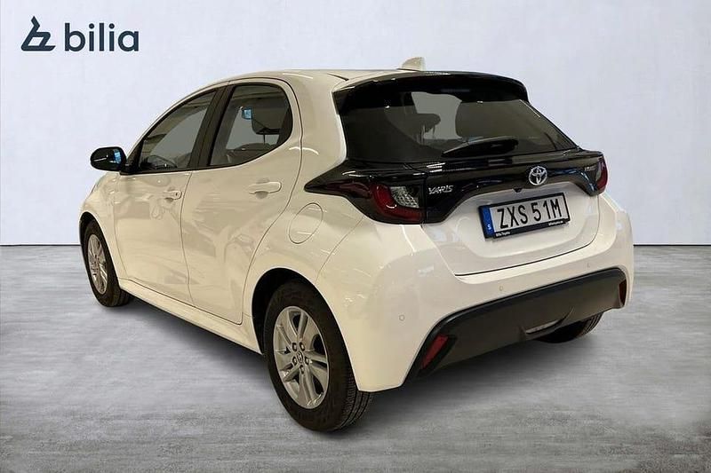 Begagnad Toyota Yaris Hybrid Active 117 HK (86 kW) 2022 Vit Halvkombi