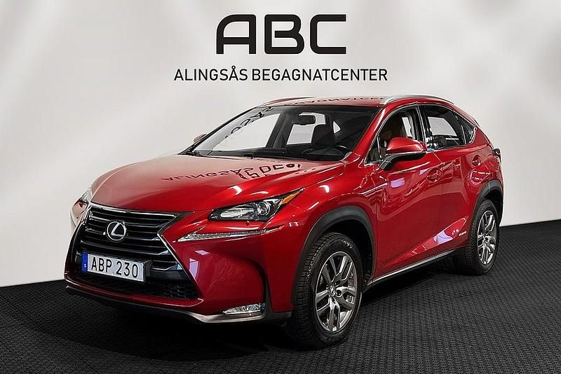 Röd Begagnad 2016 Lexus NX300h Business Edition SUV | 219 000 kr (Marknadspris) - Bild 1/4