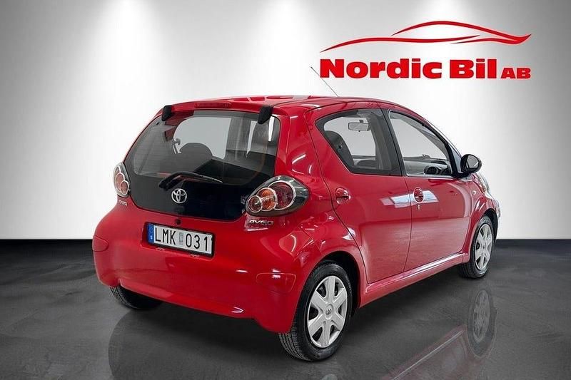 Begagnad Toyota Aygo 68 HK (50 kW) 2009 Röd Halvkombi