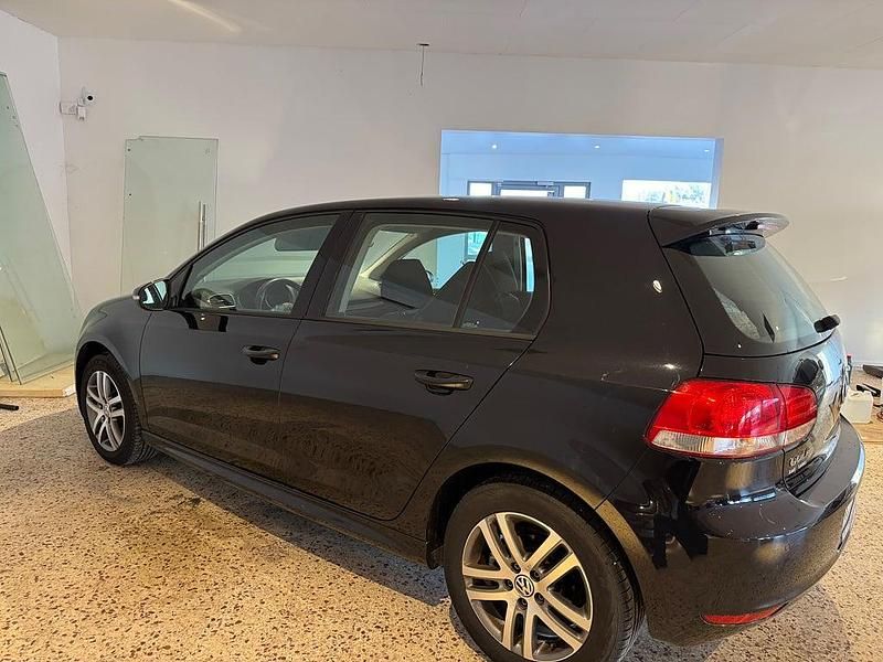 Begagnad VW Golf VII 105 HK (77 kW) 2012 Svart Halvkombi