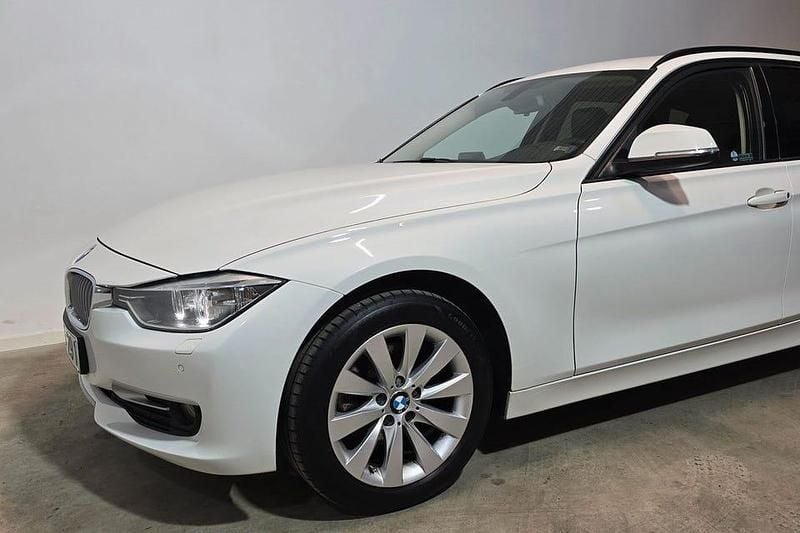 Begagnad BMW 320 M Performance 200 HK (147 kW) 2013 Vit Kombi