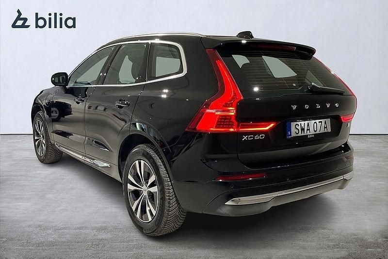 Begagnad Volvo XC60 Core 355 HK (261 kW) 2022 Svart SUV