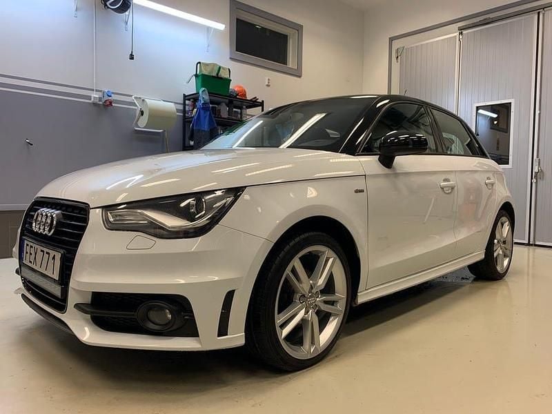 Vit metallic Begagnad 2014 Audi A1 Sportback S-Line Halvkombi | 94 900 kr (Marknadspris) - Bild 1/4