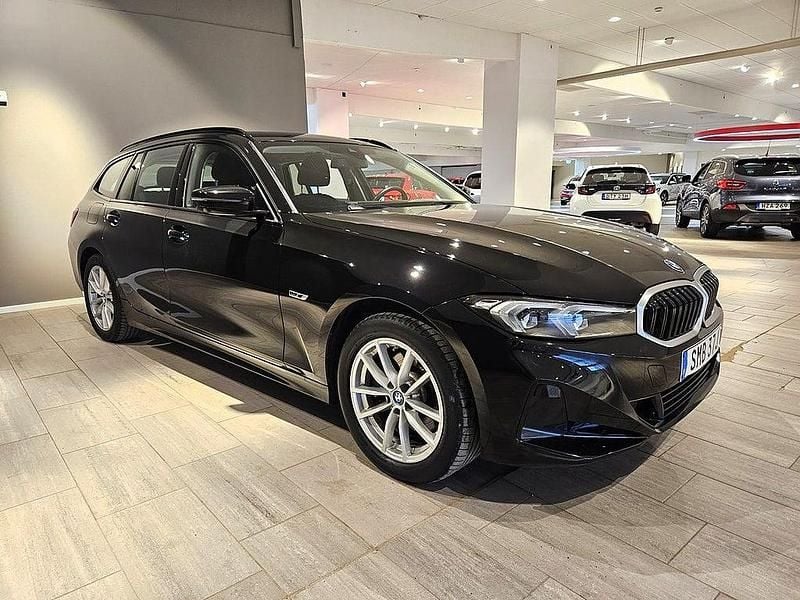 Begagnad BMW 330e 184 HK (135 kW) 2022 Svart Kombi