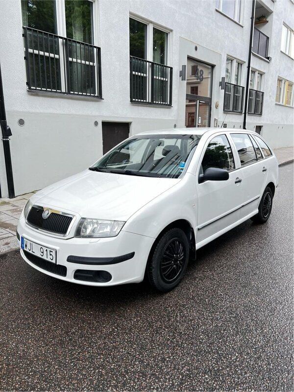 Vit Begagnad 2005 Skoda Fabia Kombi | 19 900 kr (Marknadspris) - Bild 1/4