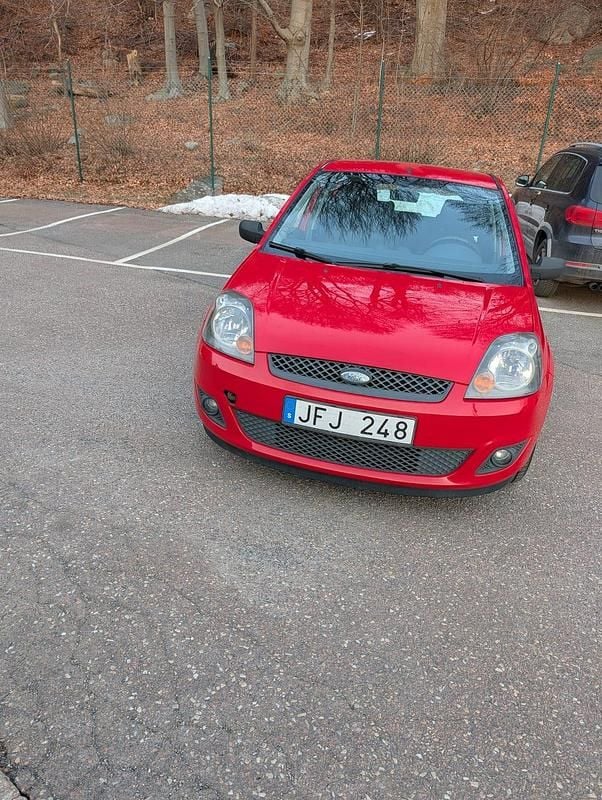 Begagnad 2008 Ford Fiesta Halvkombi | 25 000 kr (Marknadspris) - Bild 1/4