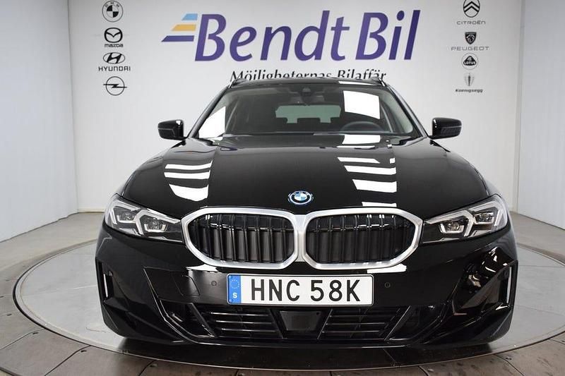 Begagnad BMW 330 Shadowline 292 HK (214 kW) 2025 Svart solid Kombi