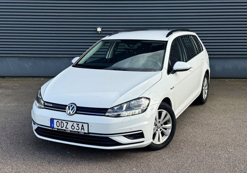 Vit Begagnad 2020 VW Golf VIII Kombi | 139 900 kr - Bild 1/4
