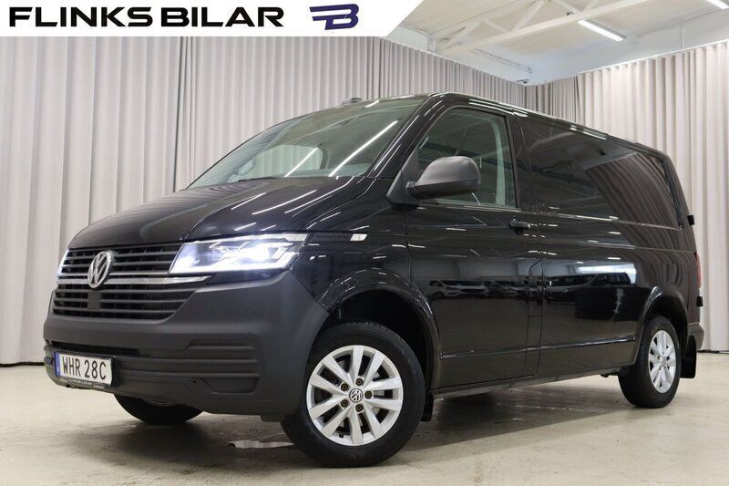 Svart (deep black pärleffekt) Begagnad 2020 VW T6.1 Van | 329 900 kr (Marknadspris) - Bild 1/4
