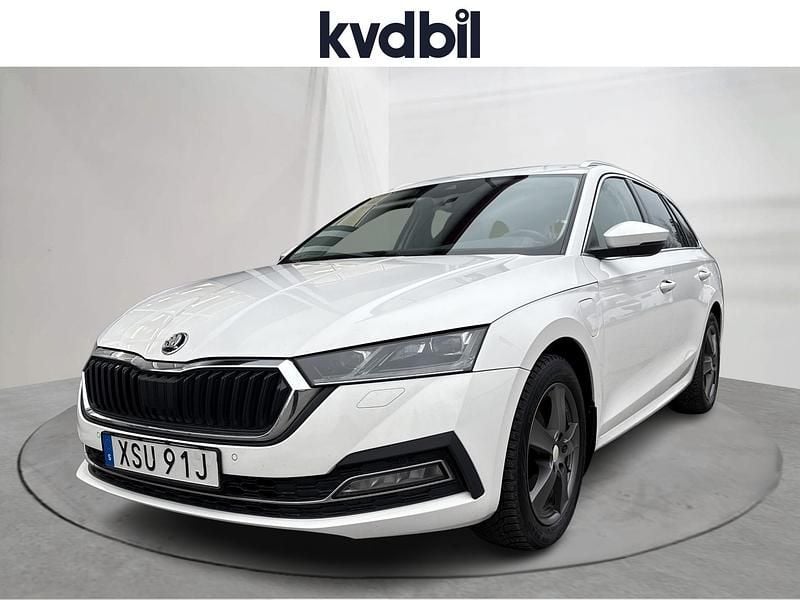 Vit Begagnad 2021 Skoda Octavia Style Kombi | 199 000 kr (Superpris) - Bild 1/3