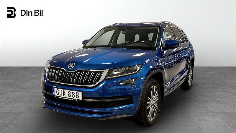 Blå (race blue metallic) Begagnad 2020 Skoda Kodiaq LAURIN & KLEMENT SUV | 304 900 kr (Marknadspris) - Bild 1/4