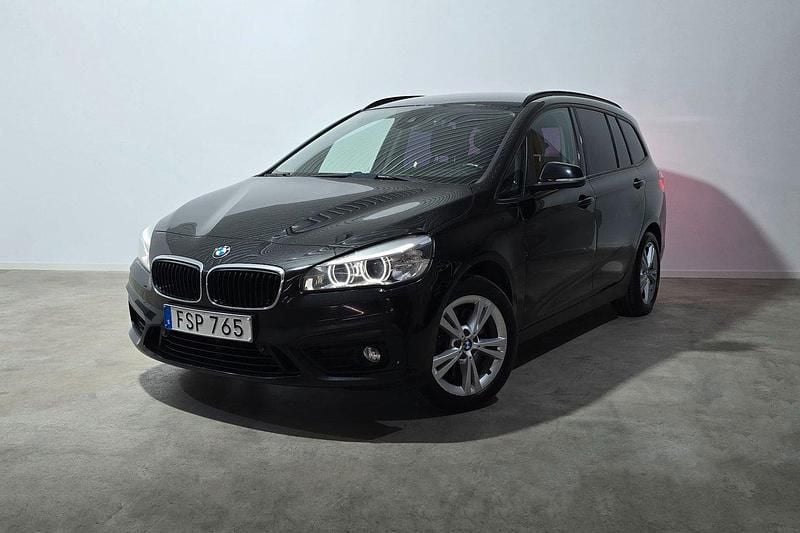 Svart Begagnad 2016 BMW 220 Gran Tourer Advantage Minibuss | 164 500 kr (Marknadspris) - Bild 1/3