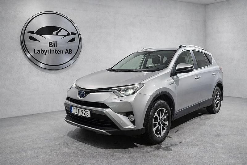 Silver Begagnad 2018 Toyota RAV4 Hybrid Active SUV | 139 900 kr (Lite dyr) - Bild 1/4
