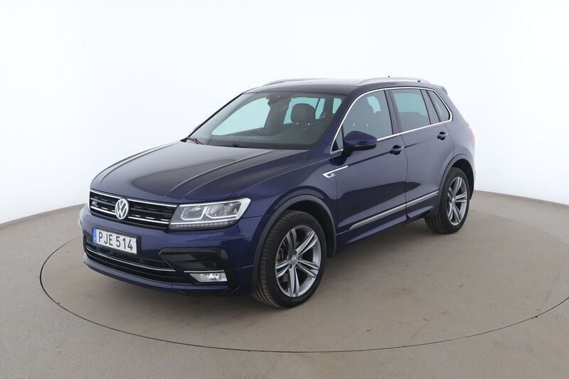 Mörkblå (blå) Begagnad 2017 VW Tiguan R-line SUV | 274 000 kr (Marknadspris) - Bild 1/4