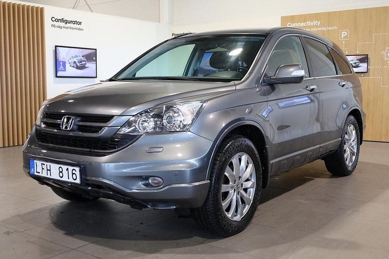Ljusgrå Begagnad 2011 Honda CR-V Executive SUV | 144 900 kr (Dyr) - Bild 1/4