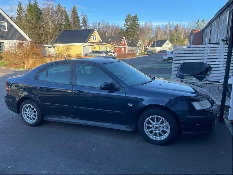 Begagnad 2004 Saab 9-3 Linear Sedan | 19 500 kr (Marknadspris) - Bild 1/4