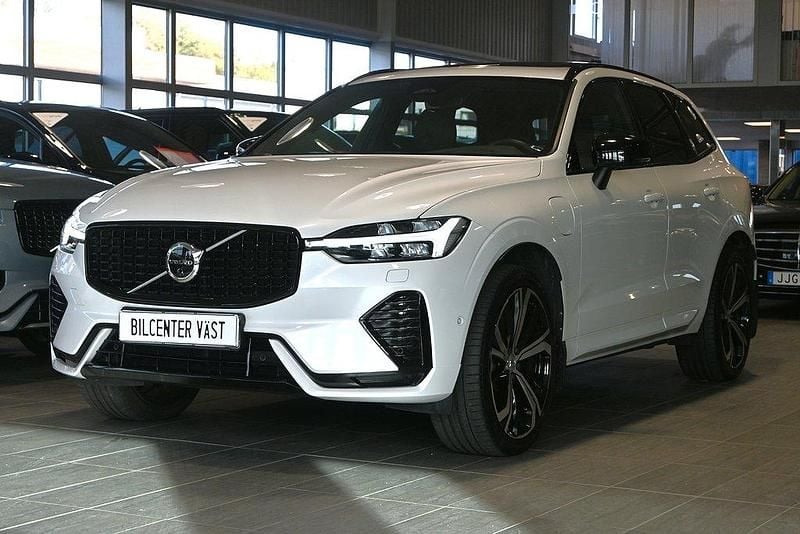 Vit Begagnad 2022 Volvo XC60 Plus SUV | 529 000 kr (Marknadspris) - Bild 1/4
