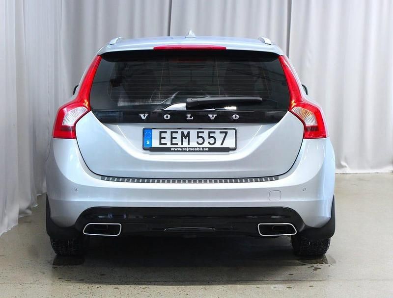 Begagnad Volvo V60 Summum 181 HK (133 kW) 2014 Silver Kombi