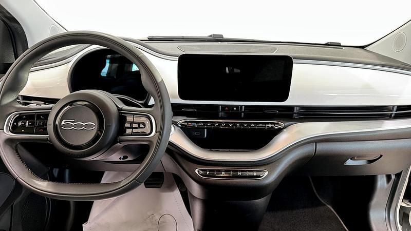 Begagnad Fiat 500e Icon 86 kW (118 HK) 2022 Vit Cab
