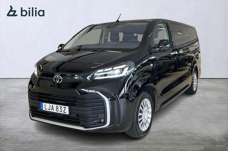 Svart Begagnad 2025 Toyota Proace Verso Comfort Kombi | 559 900 kr - Bild 1/4