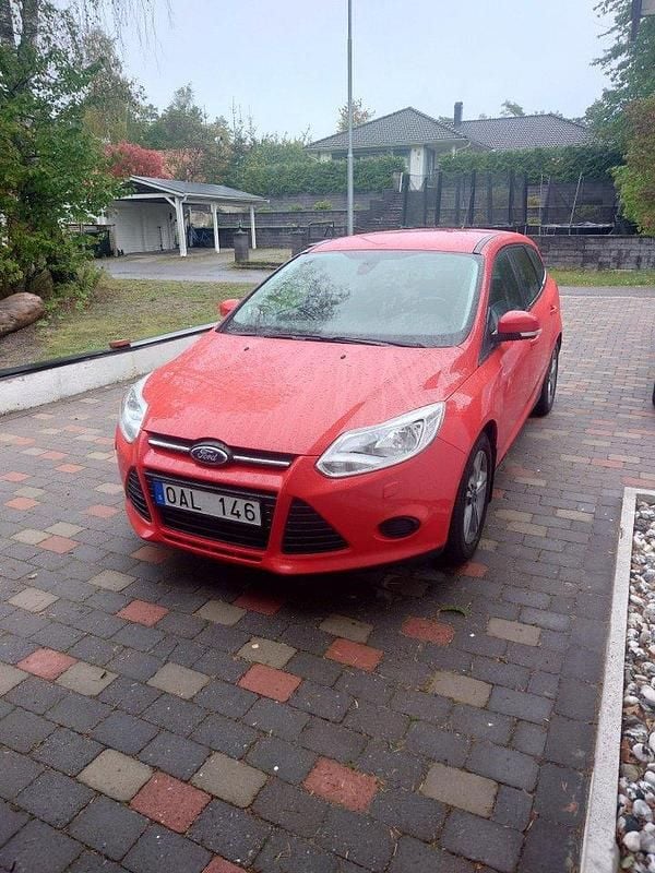 Röd Begagnad 2014 Ford Focus Kombi | 39 000 kr (Superpris) - Bild 1/4