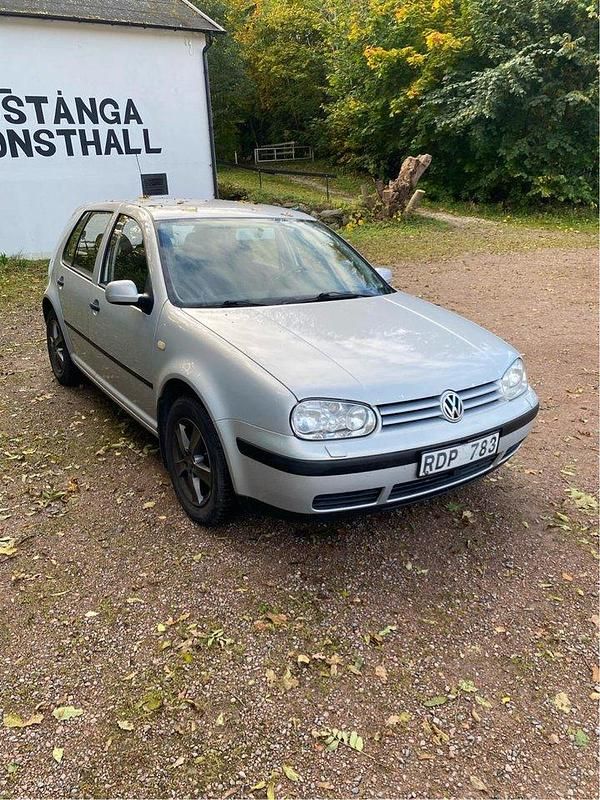 Grå Begagnad 2000 VW Golf IV Trendline Halvkombi | 12 000 kr (Bra pris) - Bild 1/4