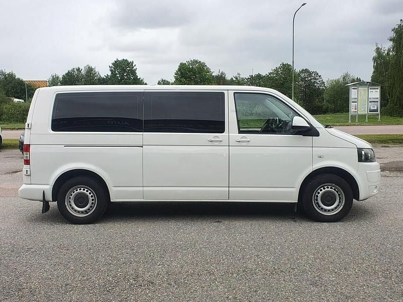 Vit Begagnad 2012 VW Caravelle Trendline Minibuss | 179 000 kr (Marknadspris) - Bild 1/4