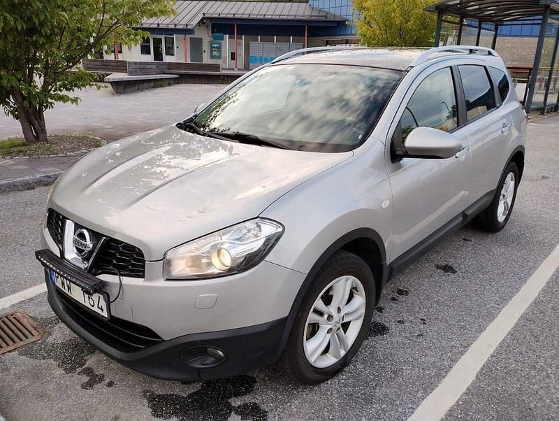 Silver Begagnad 2013 Nissan Qashqai +2 SUV | 57 000 kr (Marknadspris) - Bild 1/4